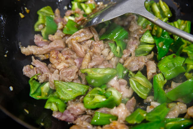 pork and pepper stir fry|chinasichuanfood.com